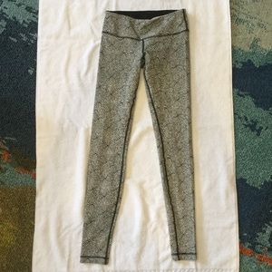 Lulu lemon black and white flower yoga pants